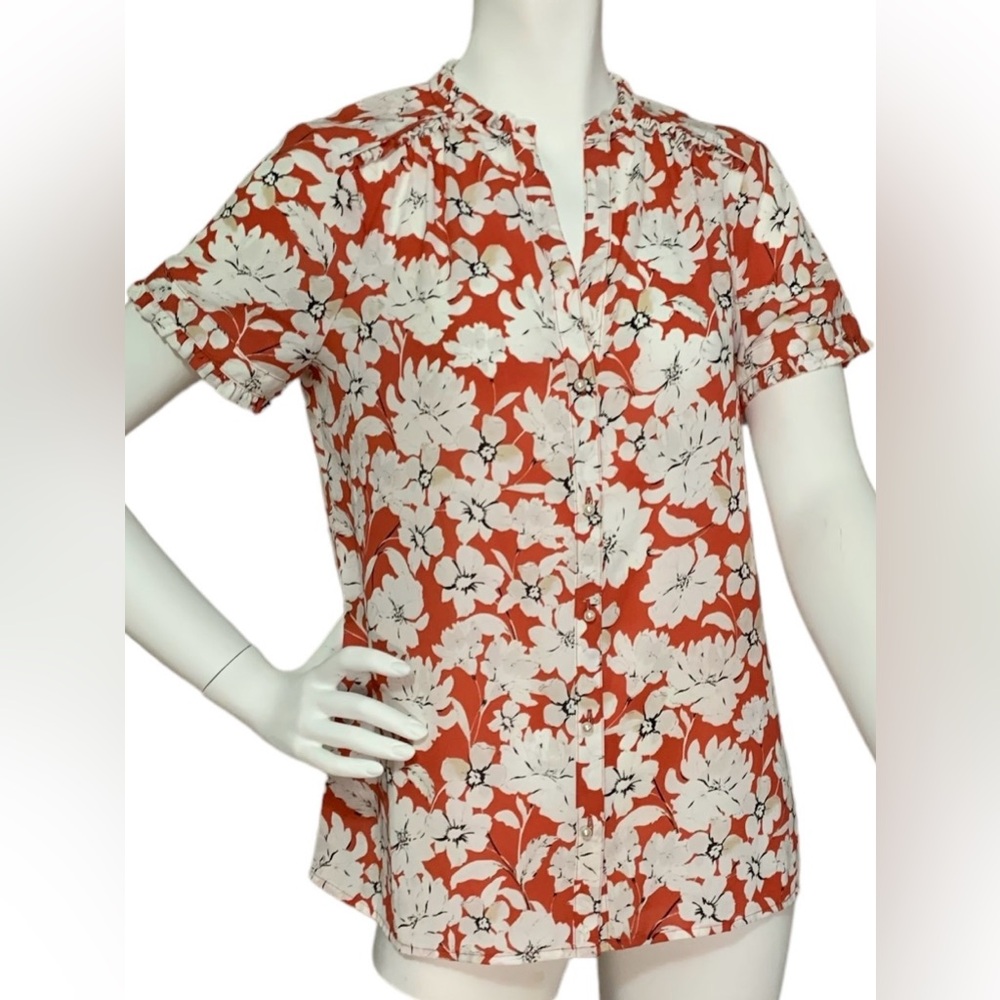 Karl Lagerfeld Paris floral blouse with faux pearl buttons. Sz S, new with tags.